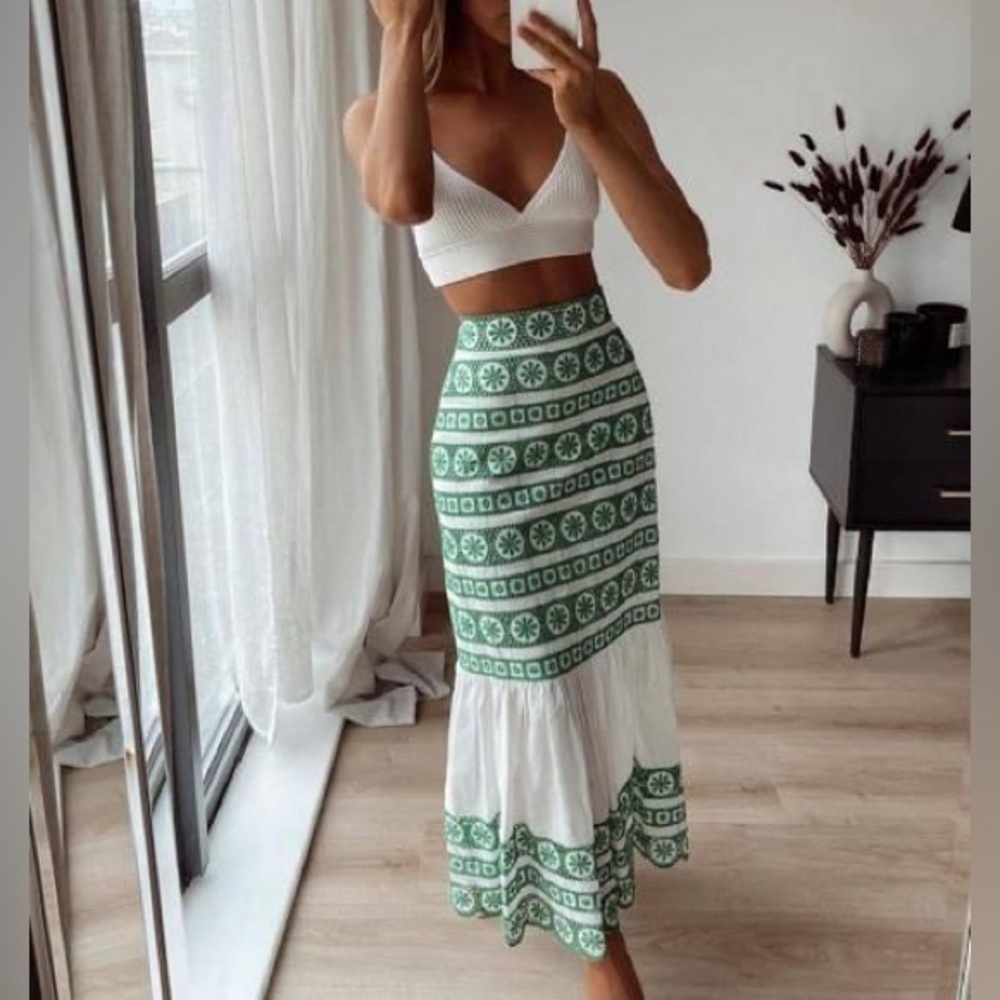 ❌ SOLD - Zara Green and White Patterned Maxi Skirt